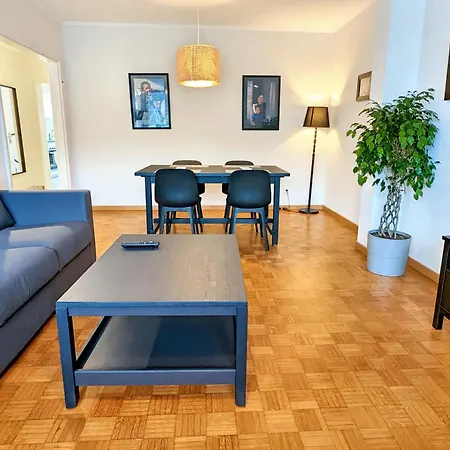 Howald 2 Bedroom With Private Garage & Garden شقة
