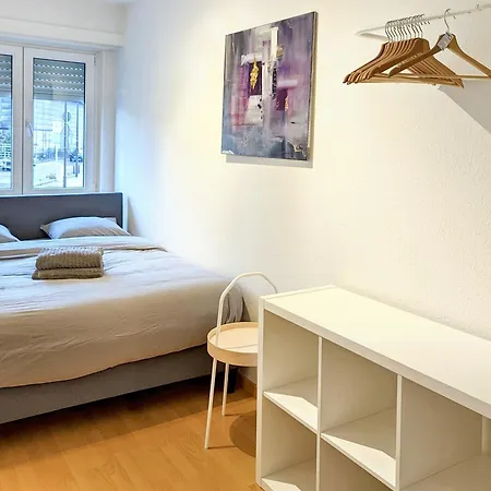 Howald 2 Bedroom With Private Garage & Garden شقة *