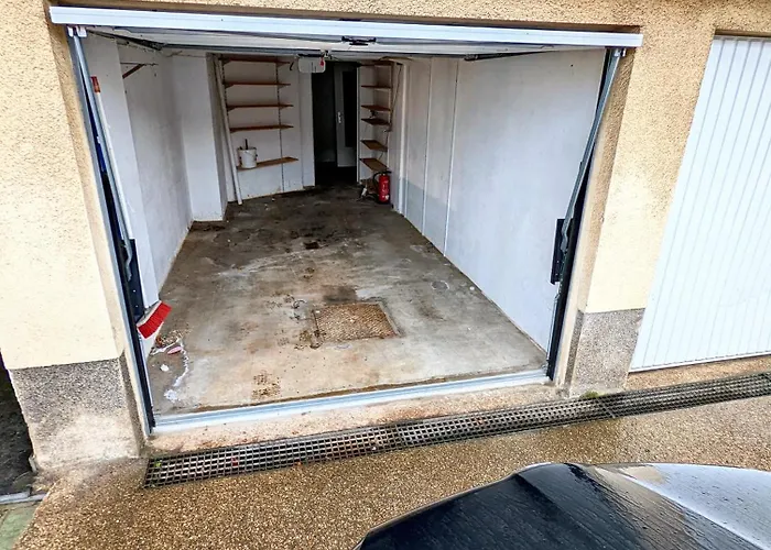 Howald 2 Bedroom With Private Garage & Garden Люксембург