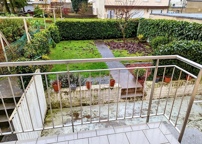 Howald 2 Bedroom With Private Garage & Garden Апартаменты