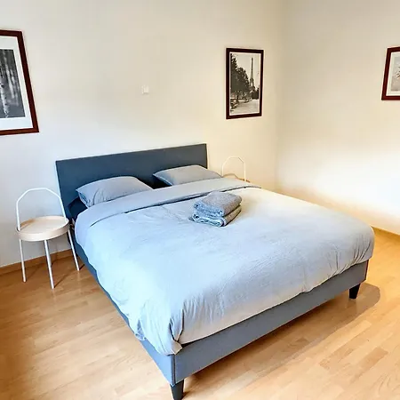 Howald 2 Bedroom With Private Garage & Garden