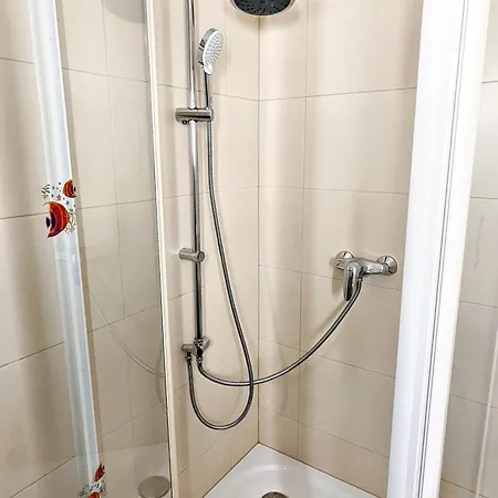 Апартаменты Howald 2 Bedroom With Private Garage & Garden