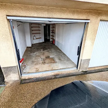 Howald 2 Bedroom With Private Garage & Garden Люксембург